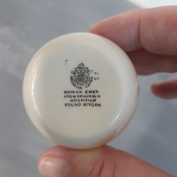 Stoke On Trent Heraldic China Mini Roman Handle Urn Crest of Stockport - Picture 3 of 5